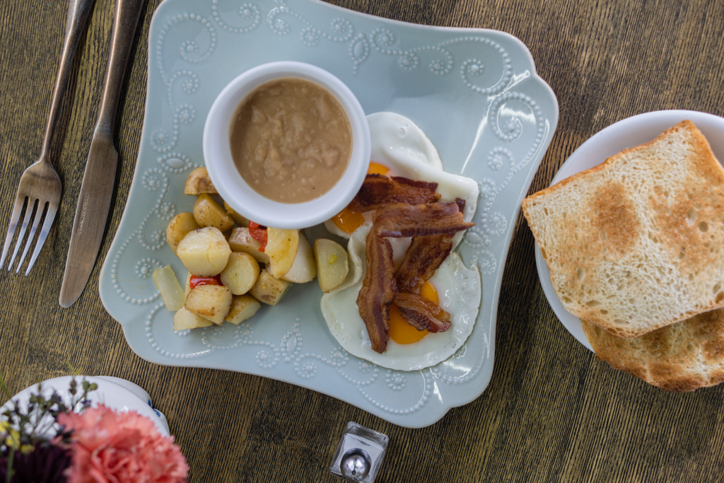 Eggs, Bacon, and Potatoes in Rocky Point Mexico, Breakfast and Brunch, Cafes and Bakeries, La Belle, Puerto Penasco