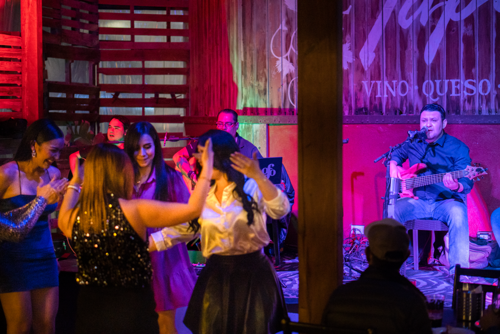 Restaurants with Ocean views, wine bars in rocky point, best places for live music and dancing in rocky point mexico